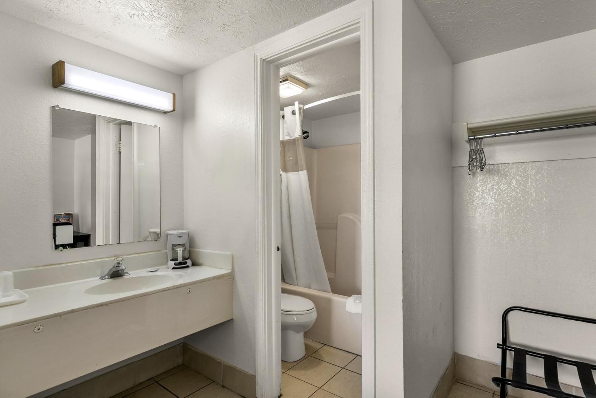 Americas Best Value Inn - Lincoln Exterior photo