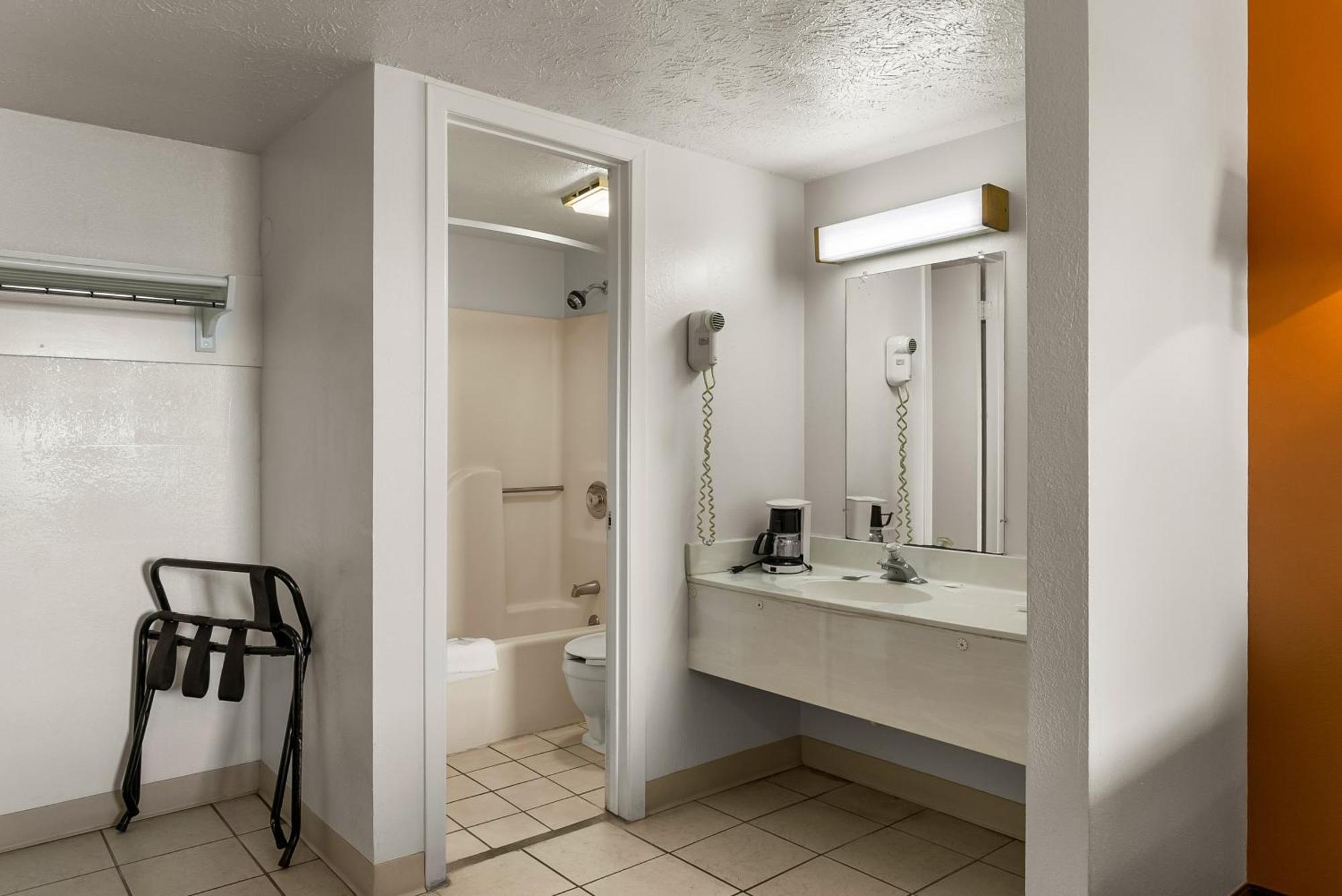 Americas Best Value Inn - Lincoln Exterior photo