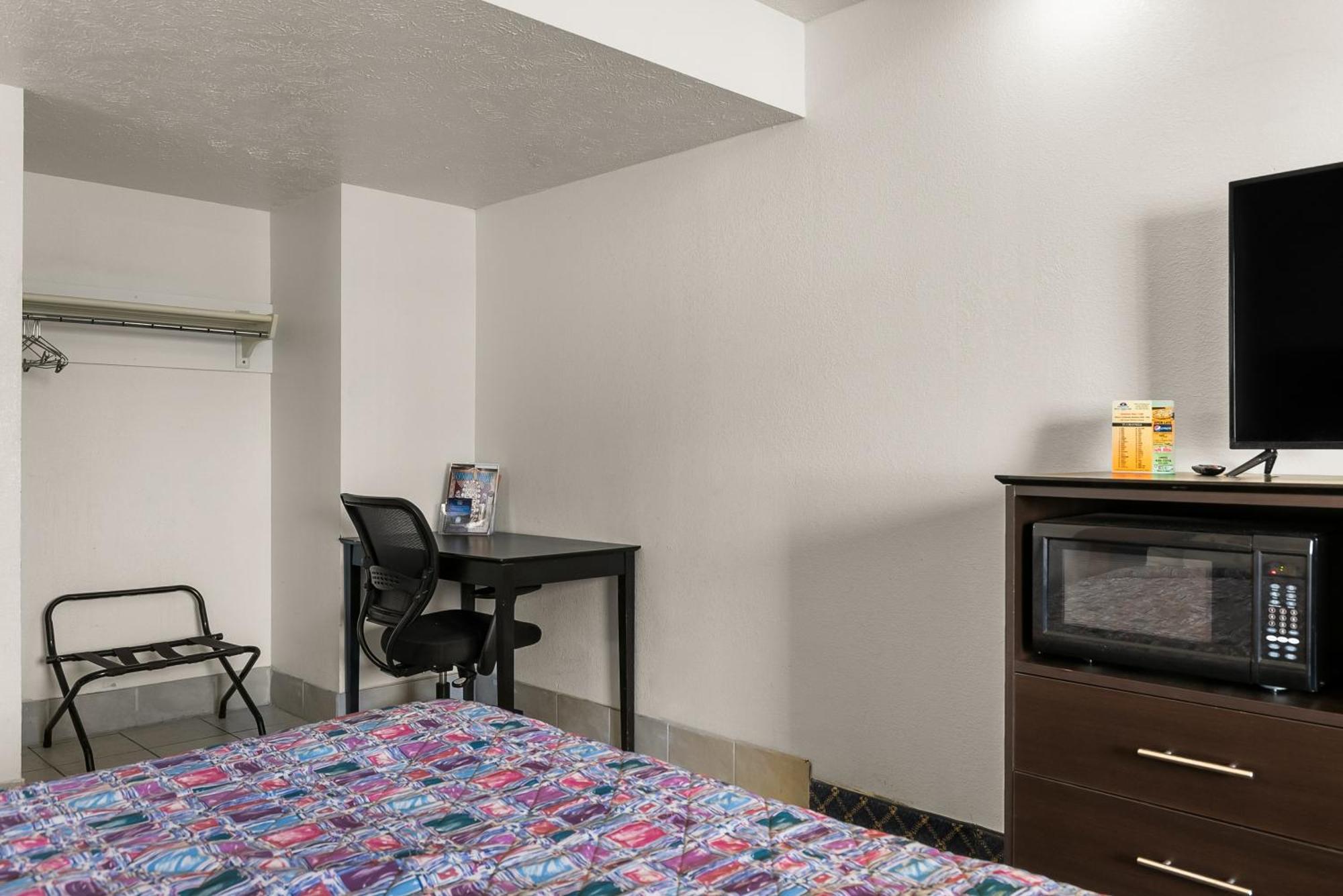 Americas Best Value Inn - Lincoln Exterior photo