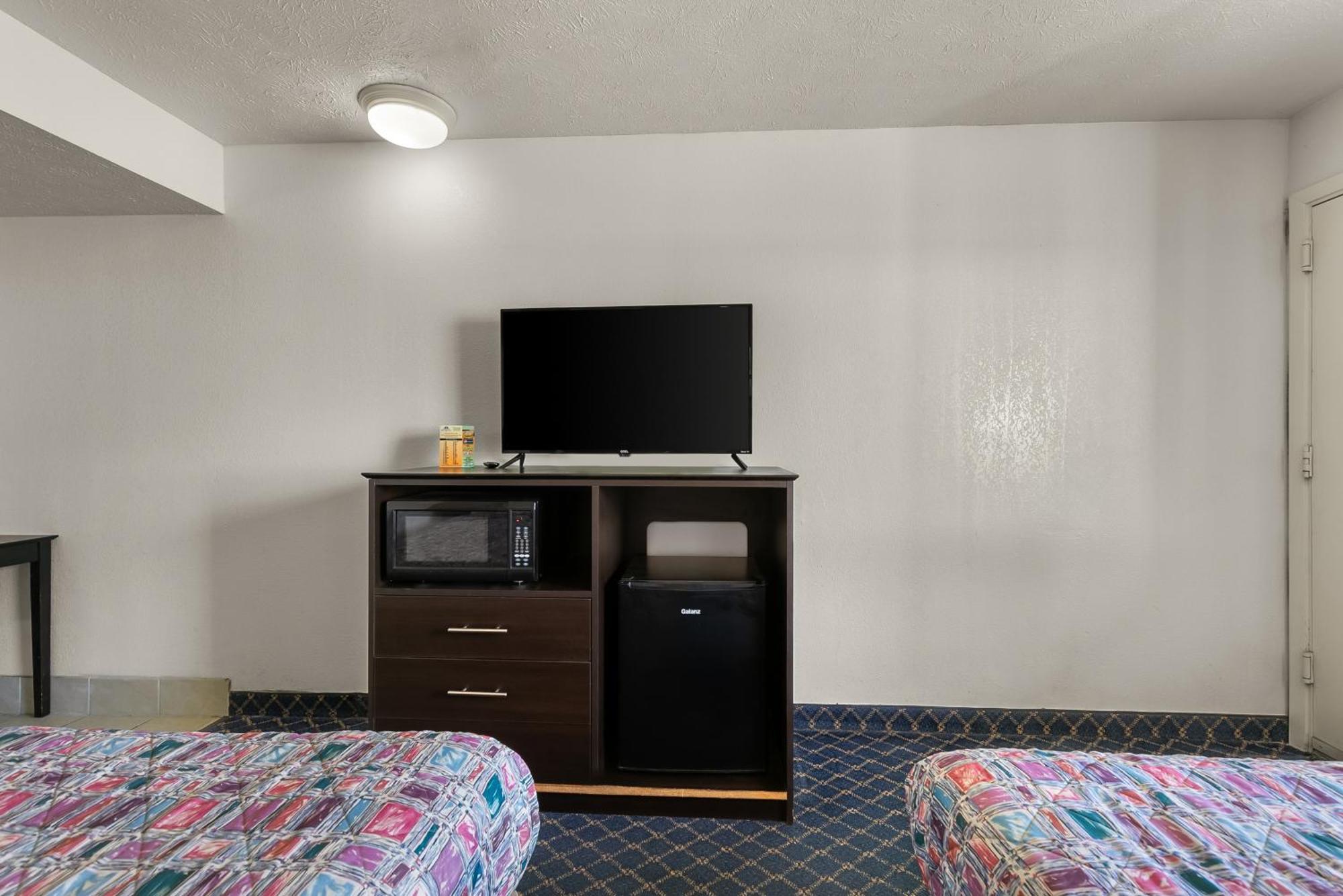 Americas Best Value Inn - Lincoln Exterior photo
