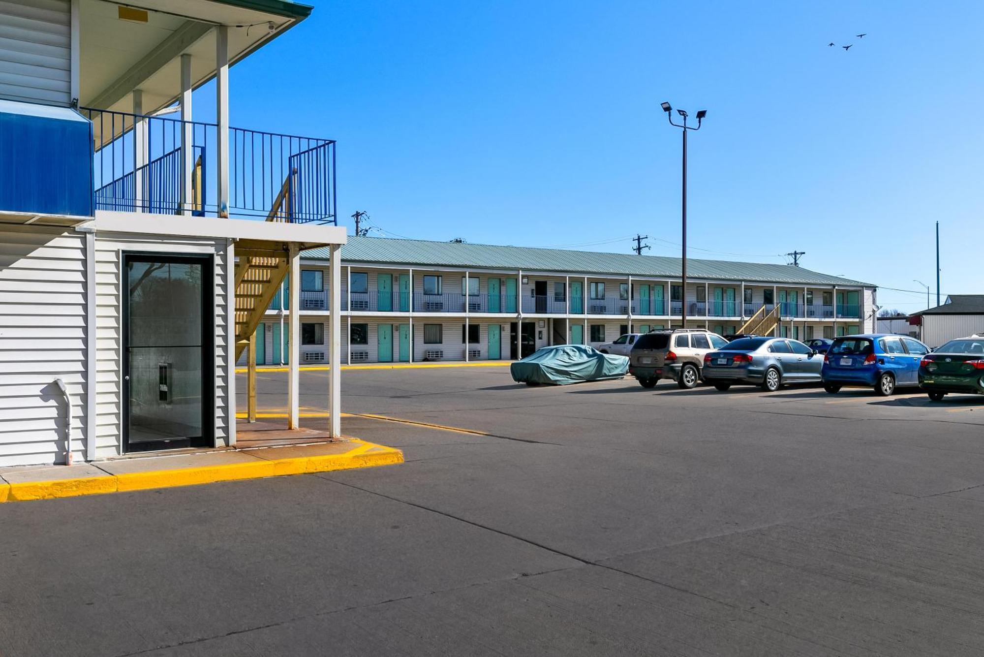 Americas Best Value Inn - Lincoln Exterior photo
