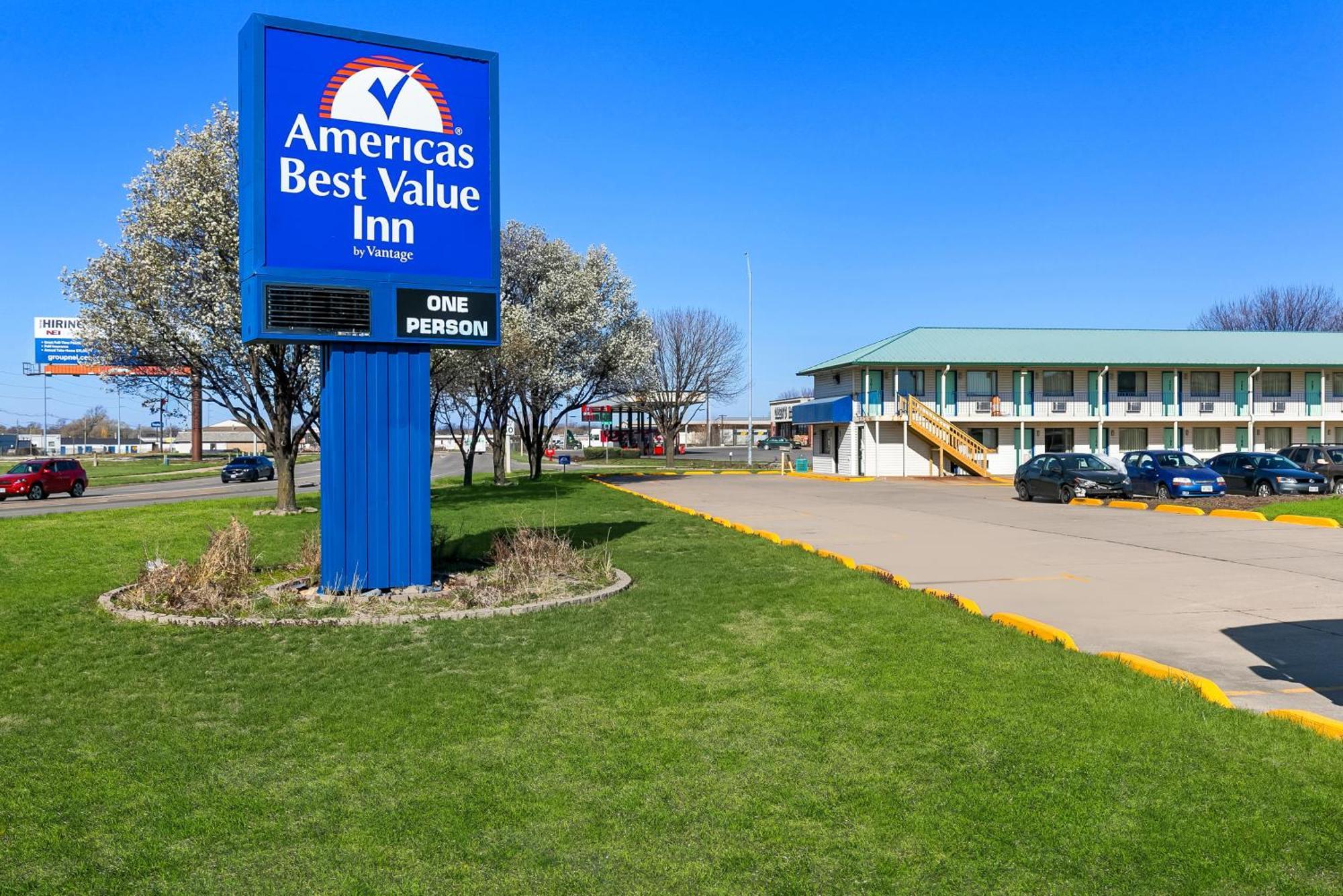 Americas Best Value Inn - Lincoln Exterior photo