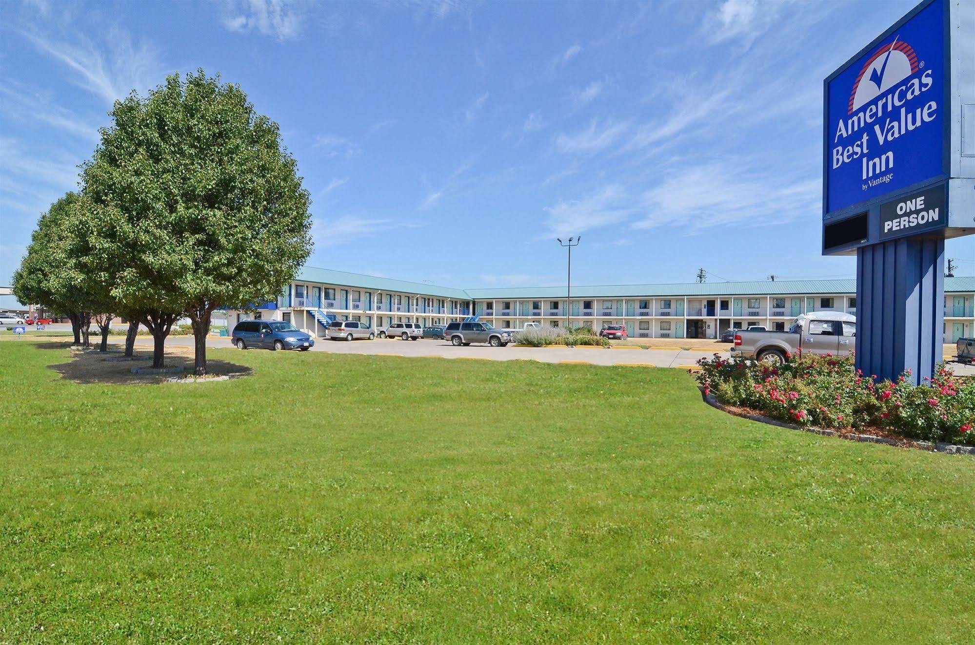 Americas Best Value Inn - Lincoln Exterior photo